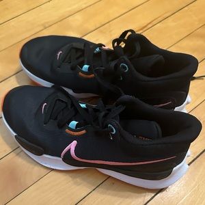 Nike Elevate 3 basketball shoes